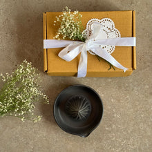 Load image into Gallery viewer, CITRUS NOTES JUICER GIFT BOX