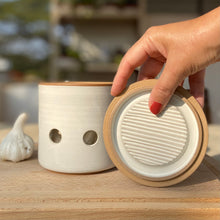 Load image into Gallery viewer, WHEATEN GARLIC KEEPER & GRATER
