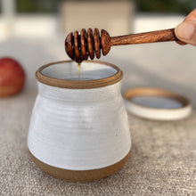 Load image into Gallery viewer, WHEATEN HONEY POT WITH DRIZZLER