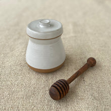 Load image into Gallery viewer, WHEATEN HONEY POT WITH DRIZZLER