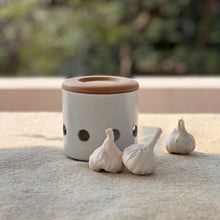Load image into Gallery viewer, WHEATEN GARLIC KEEPER & GRATER