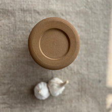 Load image into Gallery viewer, WHEATEN GARLIC KEEPER & GRATER